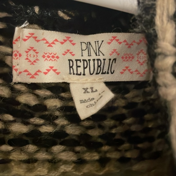 Like new sweater. Juniors size XL - Picture 3 of 4